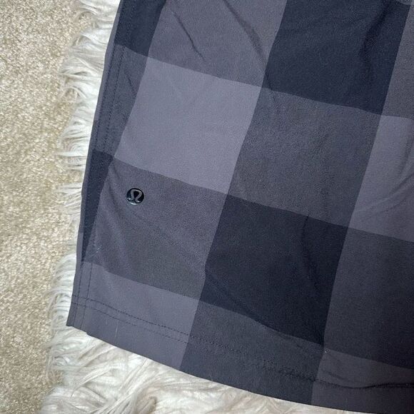 Lululemon Kahuna Plaid Shorts - Picture 5 of 6